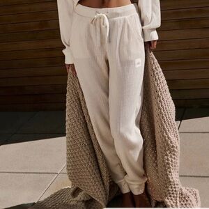 ALO Yoga Cream Ribbed Joggers